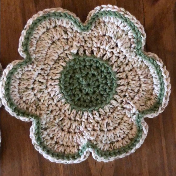 3 Crochet Flower Dish Cloths - Picture 4 of 5